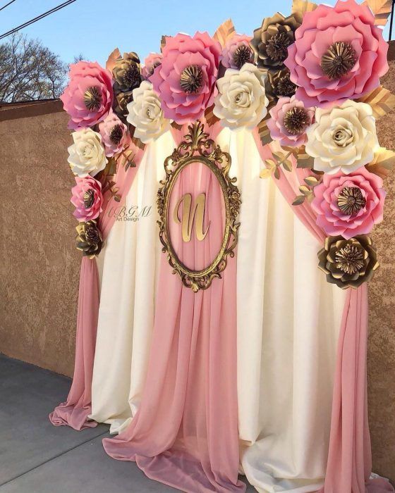 Большие бумажные цветы в декоре свадьбы