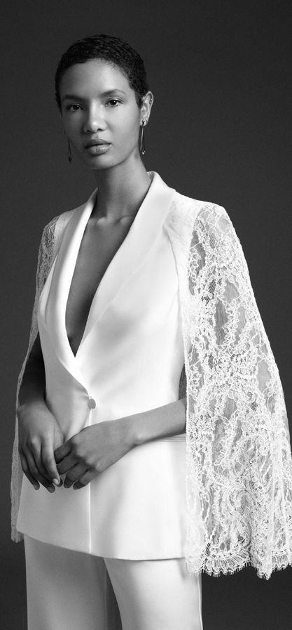 Элегантные свадебные брючные костюмы с кружевными кейпами Cushnie. Главные свадебные тренды весна-лето 2020